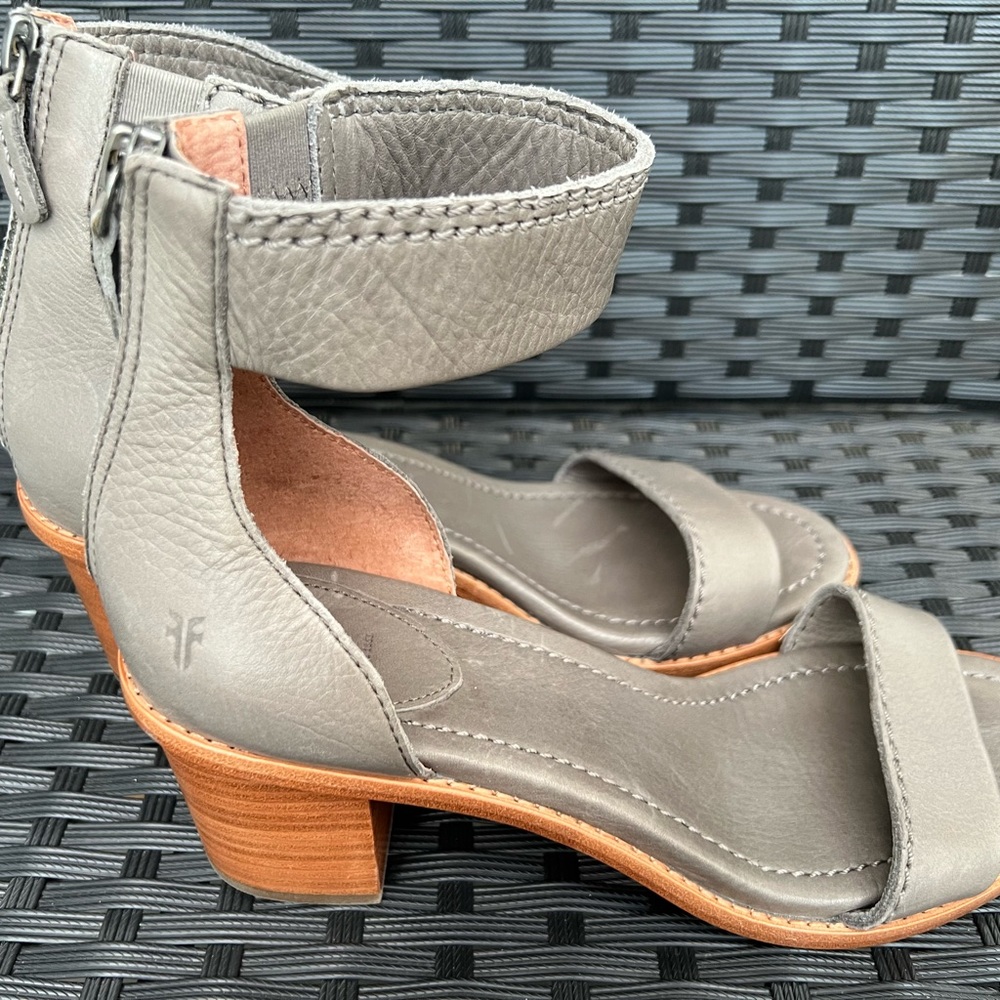 FRYE sandals size 8 1/2 - Picture 3 of 8